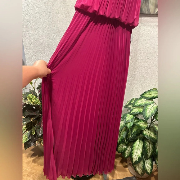 Xscape beautiful pleated halter maxi dress size 4 - Picture 7 of 14